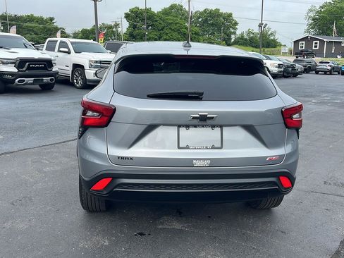 Used 2024 Chevrolet Trax RS w/ Driver Confidence Package FWD image 4