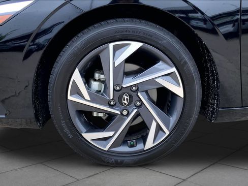 Used 2025 Hyundai Elantra Sport FWD image 11