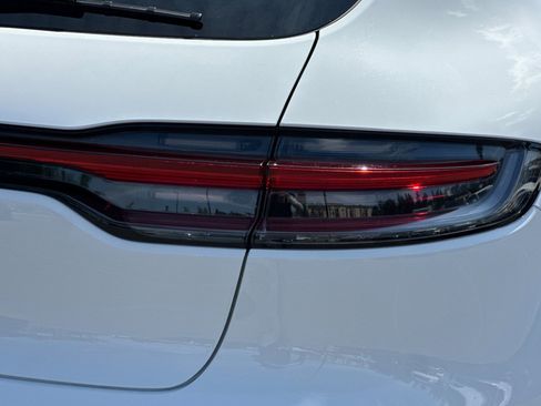 Certified 2026 Porsche Macan AWD/4WD image 28