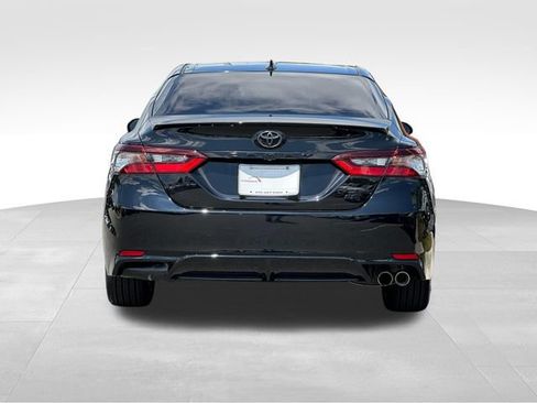 Used 2021 Toyota Camry SE w/ Convenience Package FWD image 4