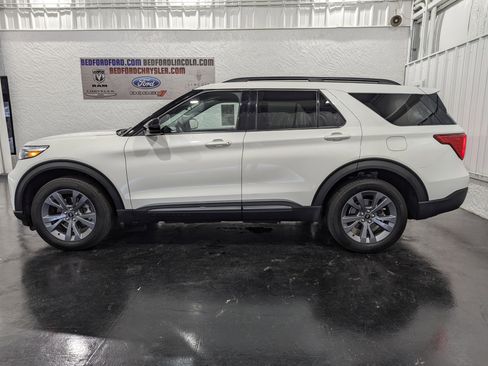 Used 2023 Ford Explorer XLT w/ Equipment Group 202A image 2