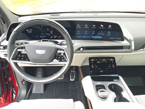 New 2026 Cadillac Vistiq Sport w/ LPO, Floor Liner Package image 20