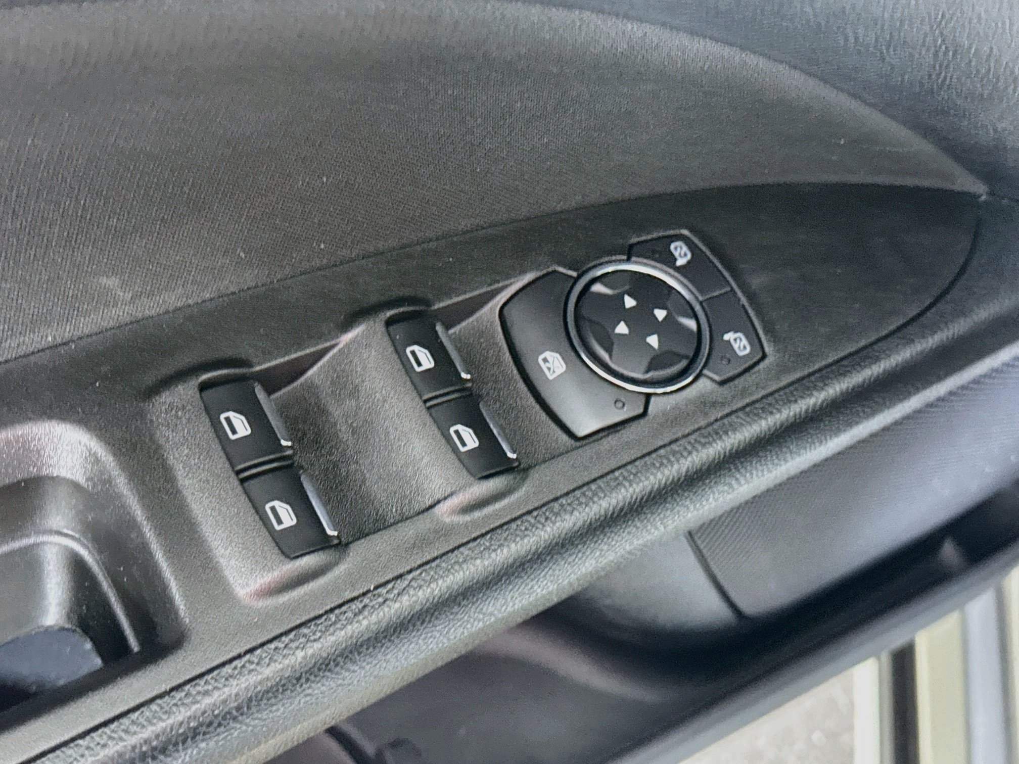 Used 2020 Ford Fusion SE FWD image 16