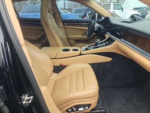 Used 2018 Porsche Panamera 4 image 11