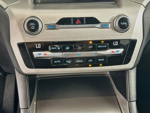 Used 2020 Ford Explorer XLT RWD image 24