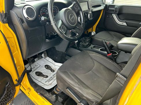 Used 2015 Jeep Wrangler Unlimited Sahara image 10