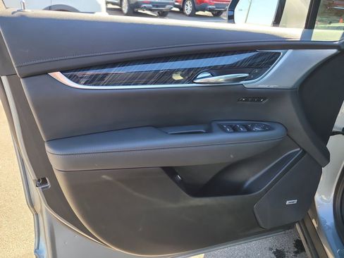 Used 2024 Cadillac XT6 Premium Luxury w/ Technology Package image 15