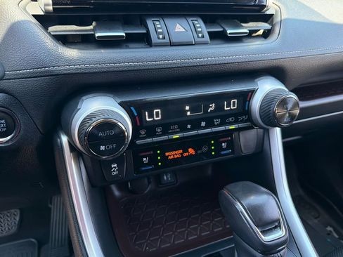 Used 2019 Toyota RAV4 Limited AWD/4WD image 24