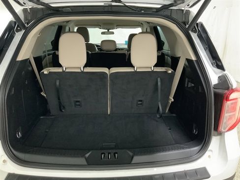 Used 2024 Ford Explorer XLT w/ Equipment Group 202A image 8