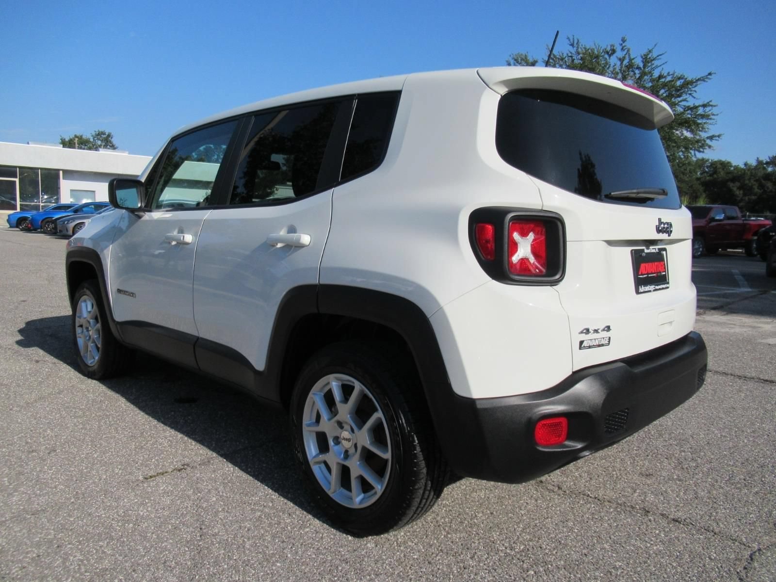 Certified 2023 Jeep Renegade Latitude AWD/4WD image 5