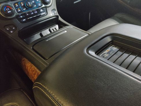 Used 2019 Chevrolet Suburban Premier AWD/4WD image 26