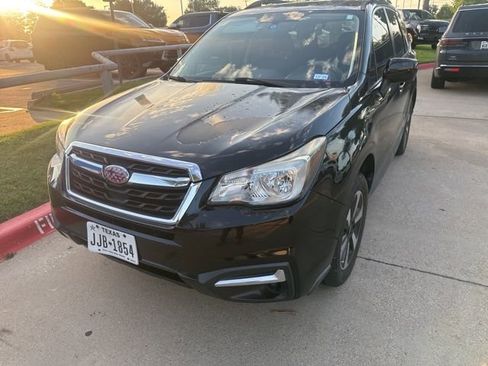 Used 2017 Subaru Forester 2.5i Premium w/ All-Weather Package AWD/4WD image 4