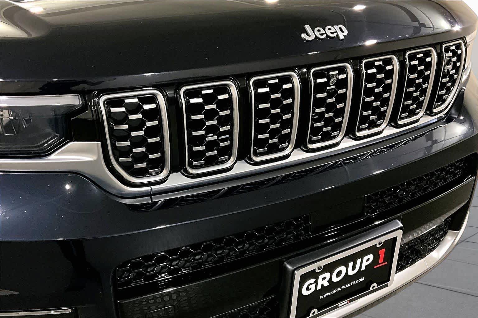 Used 2023 Jeep Grand Cherokee L Summit AWD/4WD image 31