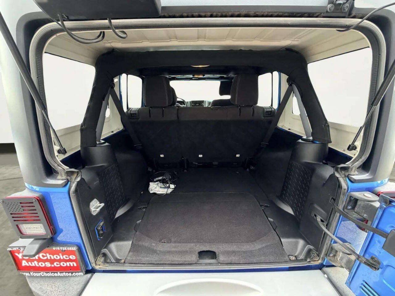 Used 2015 Jeep Wrangler Unlimited Sahara w/ Max Tow Package AWD/4WD image 6