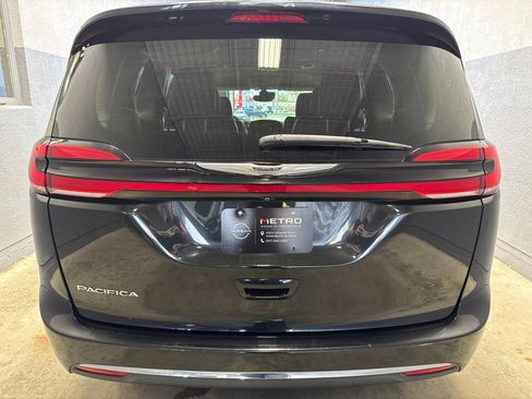 Used 2022 Chrysler Pacifica Touring-L FWD image 26