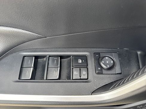 Used 2022 Toyota RAV4 XLE image 18