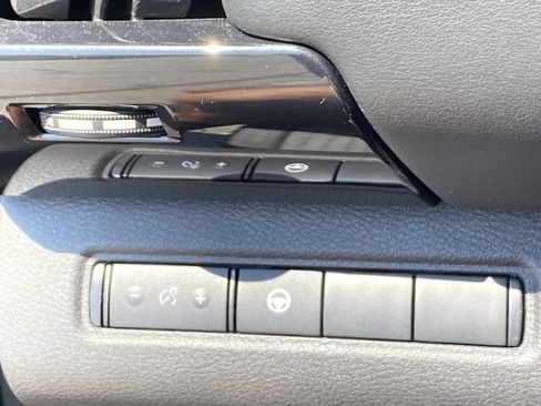 Used 2024 Nissan Pathfinder SV AWD/4WD image 19
