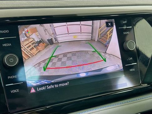 Used 2024 Volkswagen Taos SE image 14