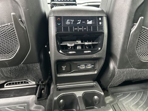 Used 2023 Jeep Grand Cherokee L Laredo AWD/4WD image 23