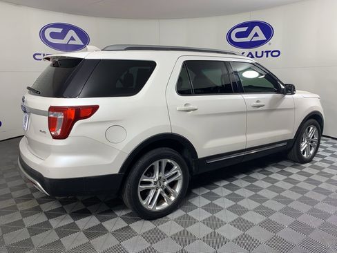 Used 2017 Ford Explorer XLT w/ Equipment Group 202A image 3
