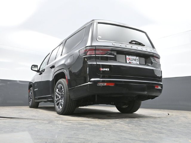 Used 2024 Jeep Wagoneer Series II AWD/4WD image 44