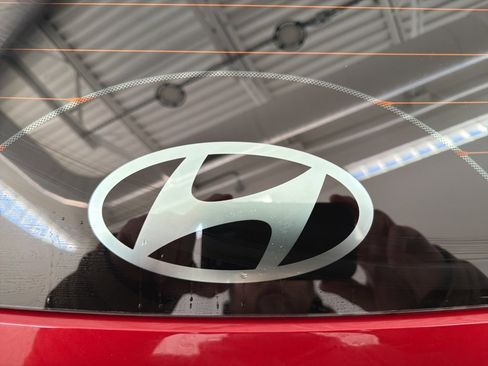 Certified 2025 Hyundai Tucson SE image 32