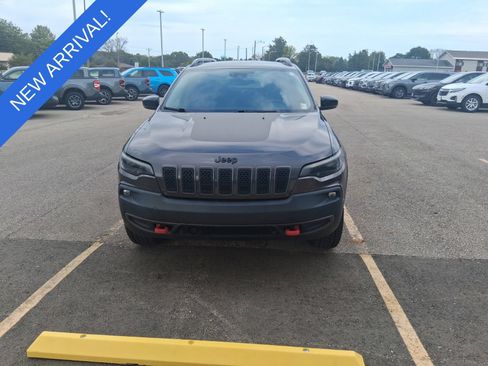 Used 2023 Jeep Cherokee Trailhawk w/ Trailer Tow Group AWD/4WD image 2
