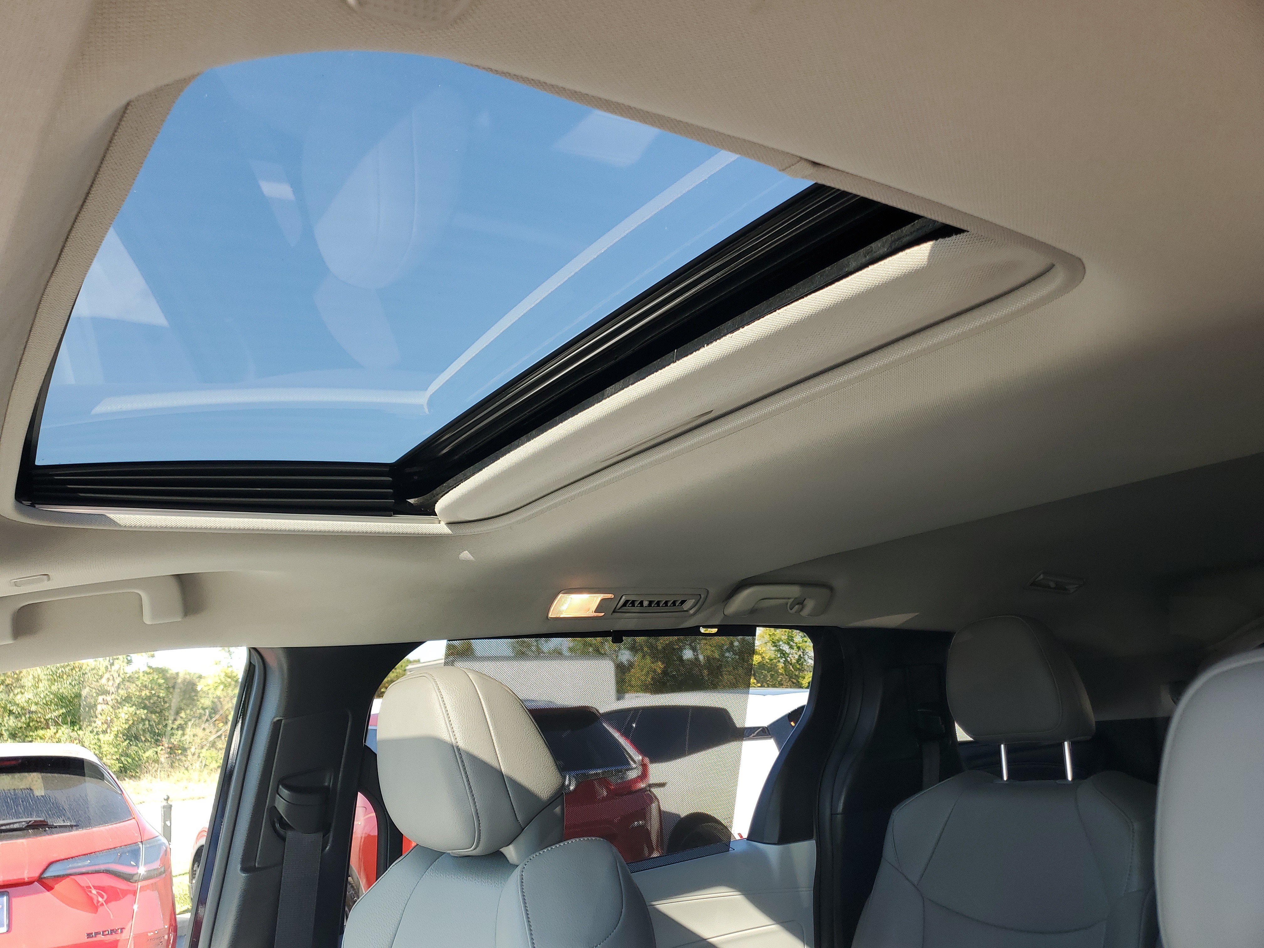 Certified 2026 Toyota Sienna XLE FWD image 20