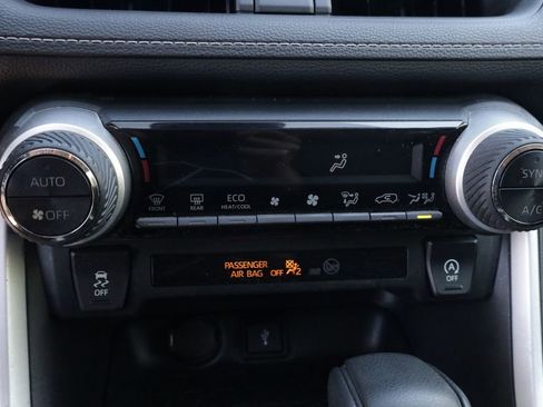 Used 2020 Toyota RAV4 XLE w/ Convenience Package image 8