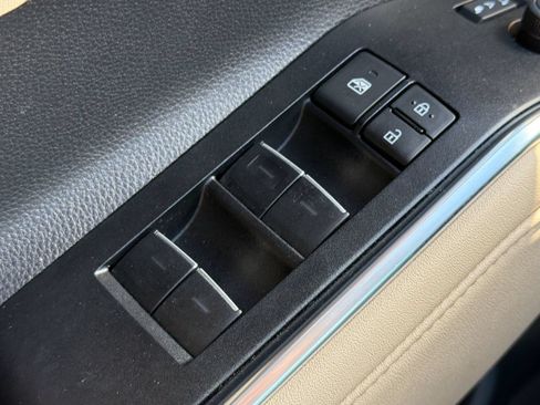 Certified 2025 Toyota Highlander Limited FWD image 25