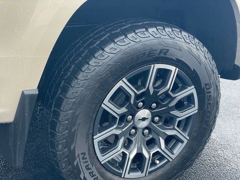 Used 2023 Chevrolet Colorado Z71 w/ Z71 Convenience Package 2 image 27