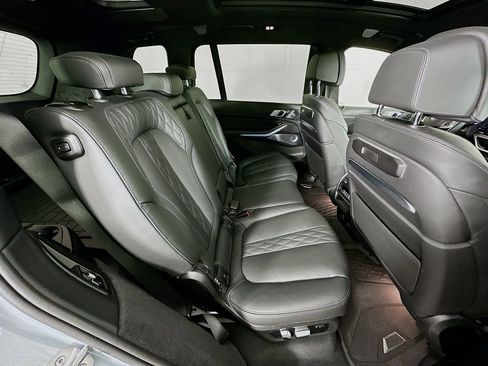 Used 2025 BMW X7 M60i image 34