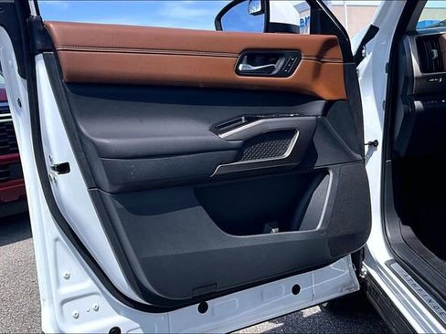 Certified 2025 Nissan Pathfinder Platinum image 17