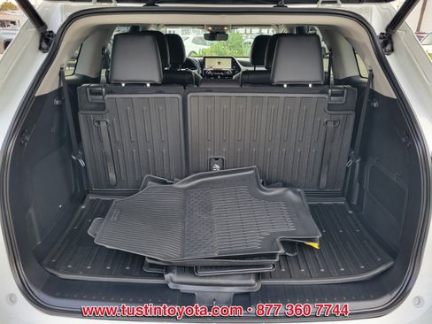 Used 2023 Toyota Highlander Limited FWD image 14