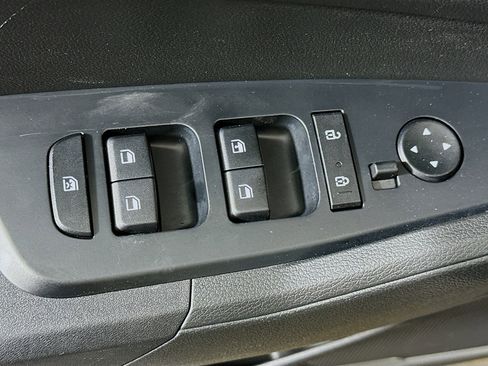 Used 2025 Kia Sportage LX image 15