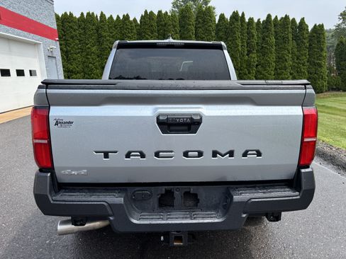 Used 2025 Toyota Tacoma SR AWD/4WD image 4