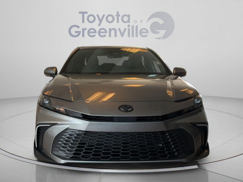 Used 2025 Toyota Camry SE w/ Convenience Package FWD image 9