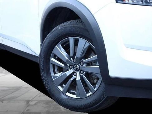 Certified 2025 Nissan Pathfinder SV w/ SV Premium Package FWD image 3