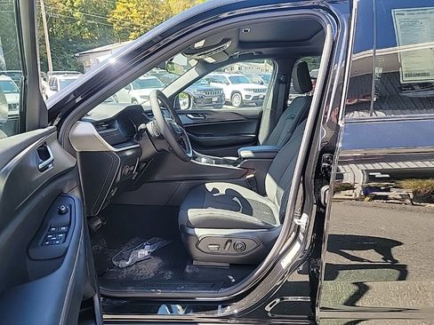 New 2025 Jeep Grand Cherokee Laredo X image 6