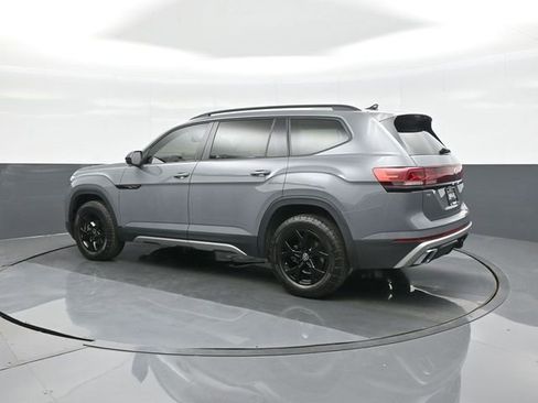 Used 2024 Volkswagen Atlas Peak Edition SE AWD/4WD image 5
