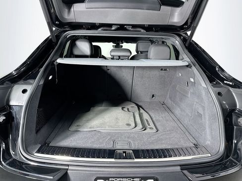 Used 2021 Porsche Cayenne Coupe image 28