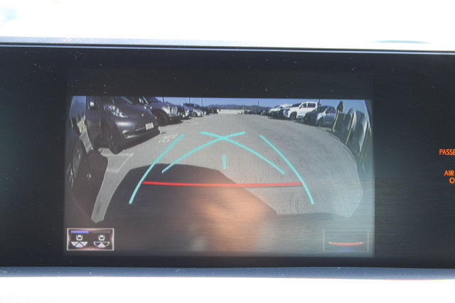 Certified 2022 Lexus UX 200 w/ Accessory Package (Z2) FWD image 12