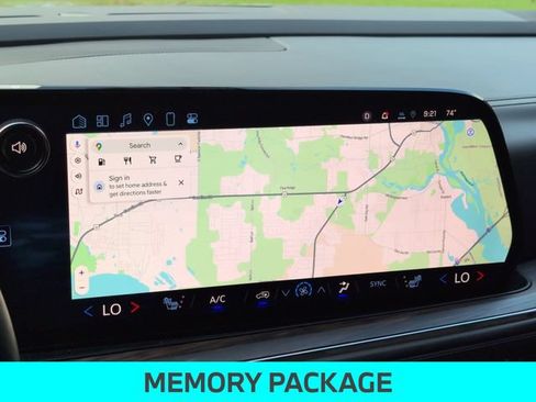 Used 2025 Chevrolet Tahoe Z71 w/ Comfort Package AWD/4WD image 24