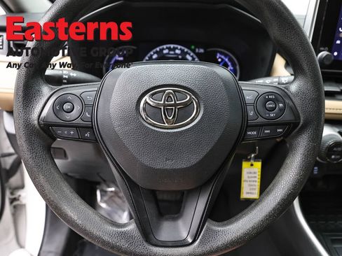 Used 2023 Toyota RAV4 LE AWD/4WD image 10
