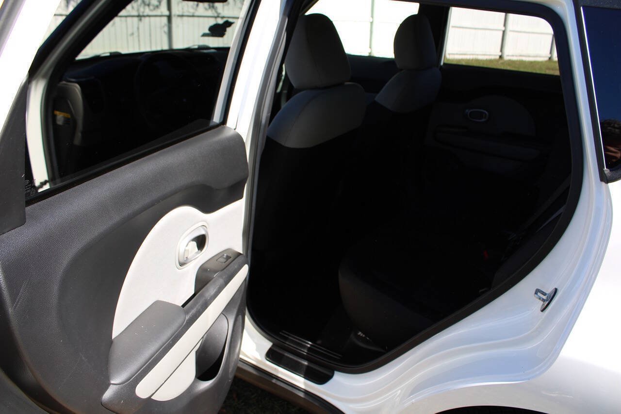 Used 2014 Kia Soul FWD image 30