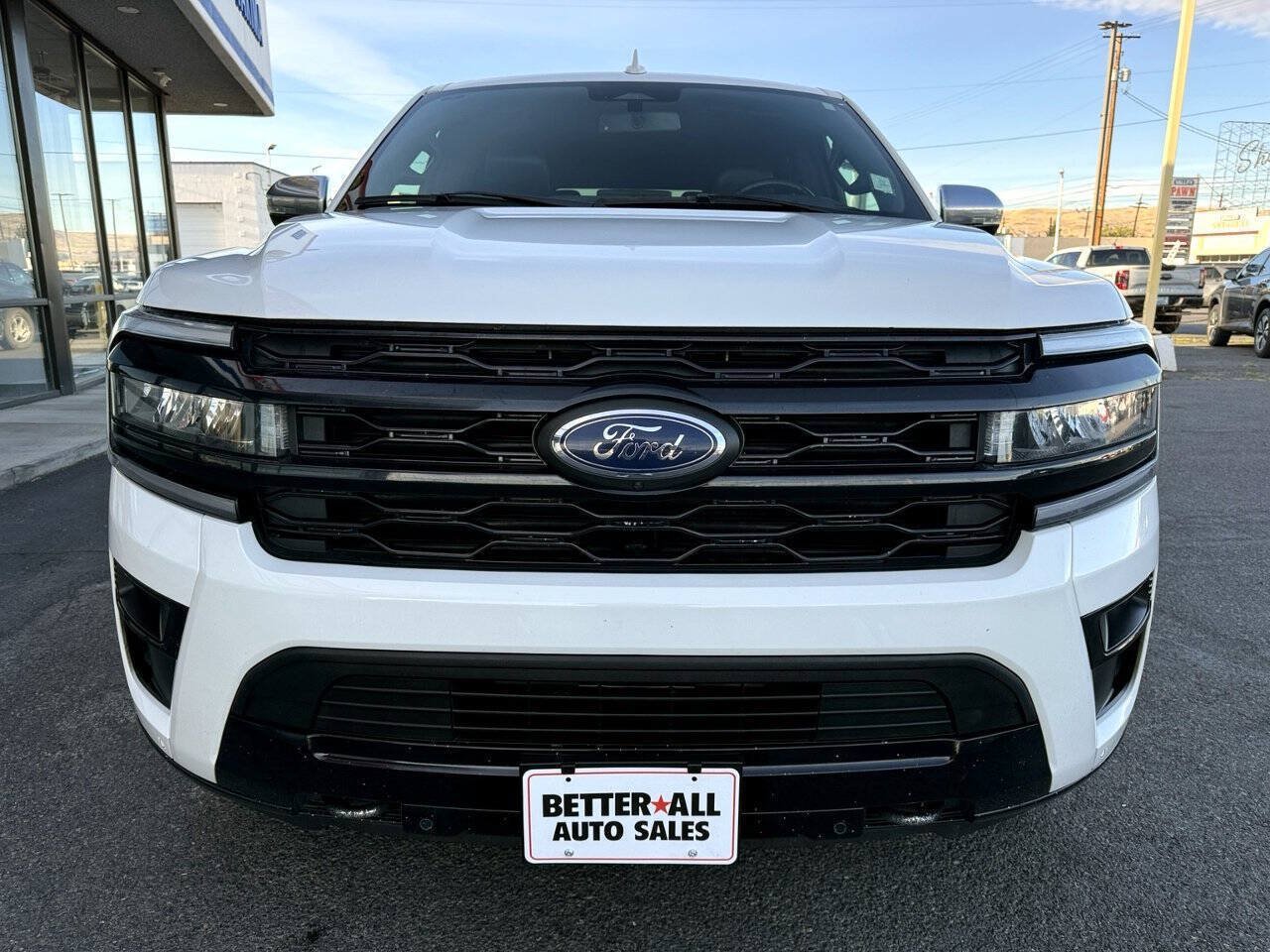 Used 2024 Ford Expedition Platinum AWD/4WD image 2