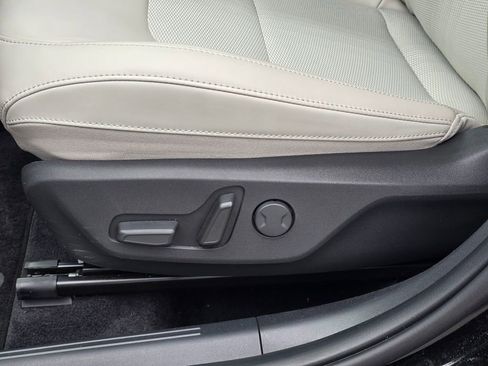 Certified 2025 Kia Niro EX FWD image 13