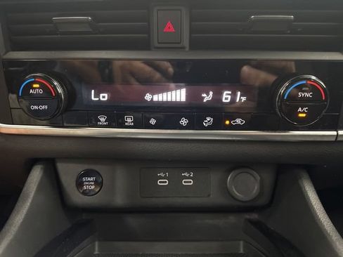 Used 2024 Nissan Rogue SV AWD/4WD image 17
