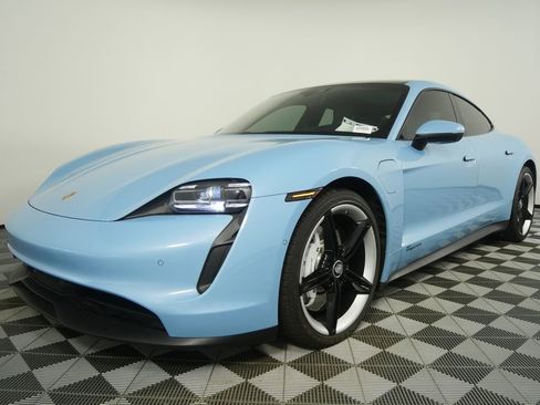 Used 2022 Porsche Taycan image 10