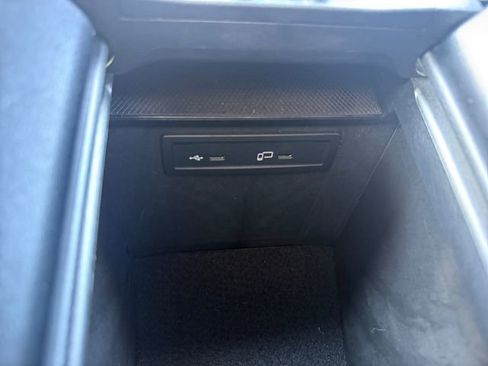 Used 2021 Mercedes-Benz GLC 300 4MATIC image 34